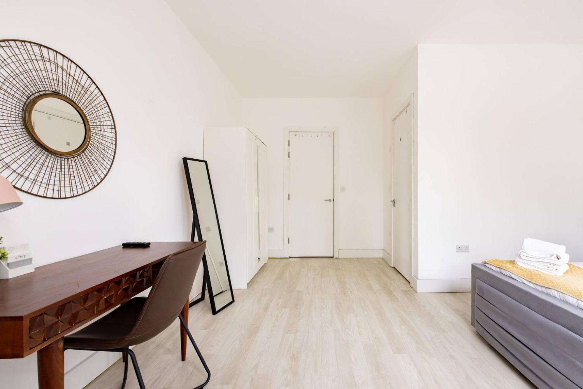 Wild Roses Serviced Apartments - Borough Лондон Экстерьер фото